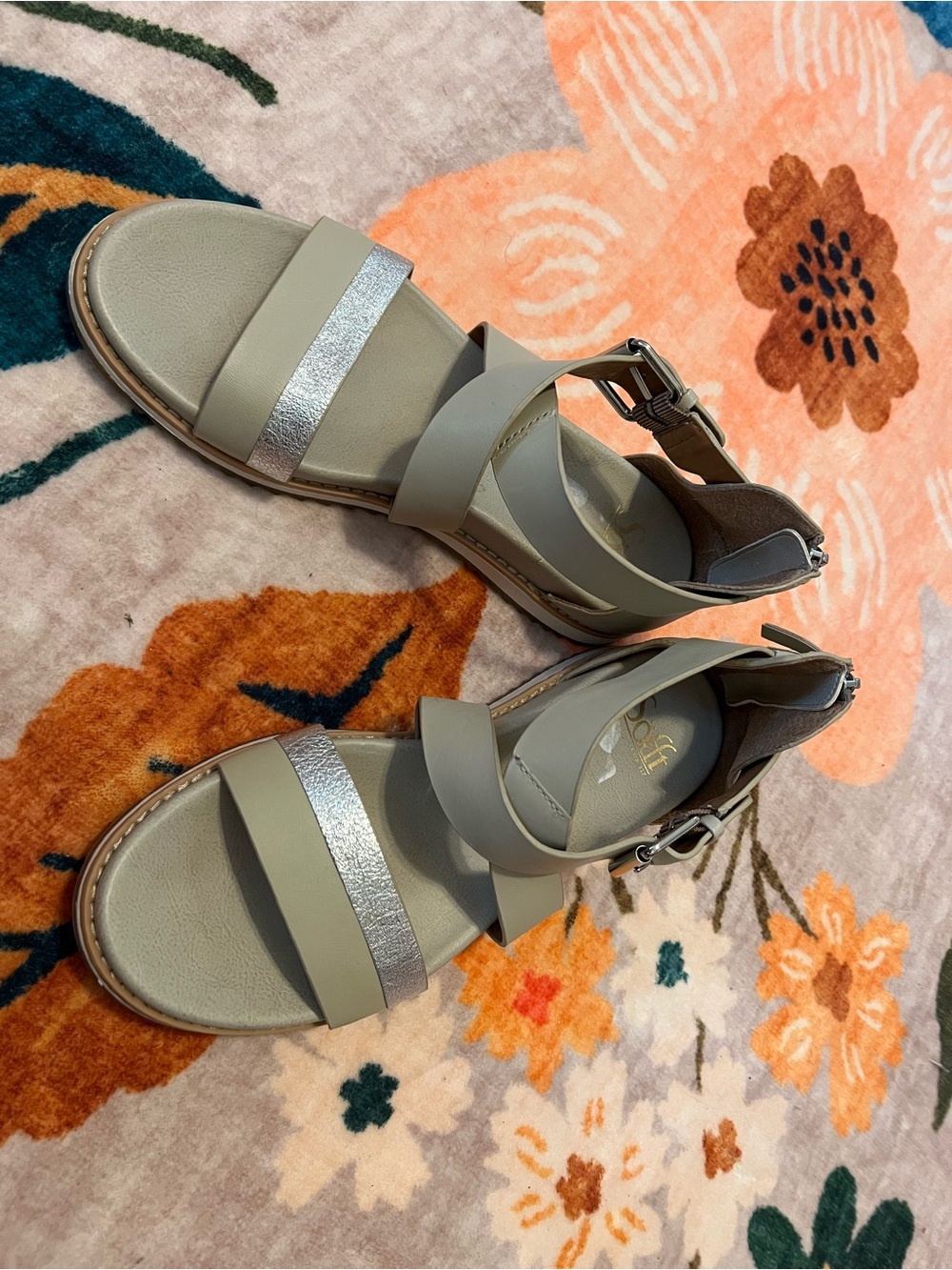 Like NEW Sofft Women’s Leather Grey Sandals